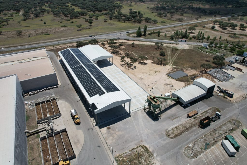 O Parque de Gestão Ambiental da Gesamb é o centro nevrálgico do sistema intermunicipal de resíduos urbanos, onde são rececionados, triados, tratados, valorizados e eliminados os resíduos urbanos provenientes destes municípios. Entram anualmente cerca de 80/90 mil toneladas de resíduos nas instalações de Évora.