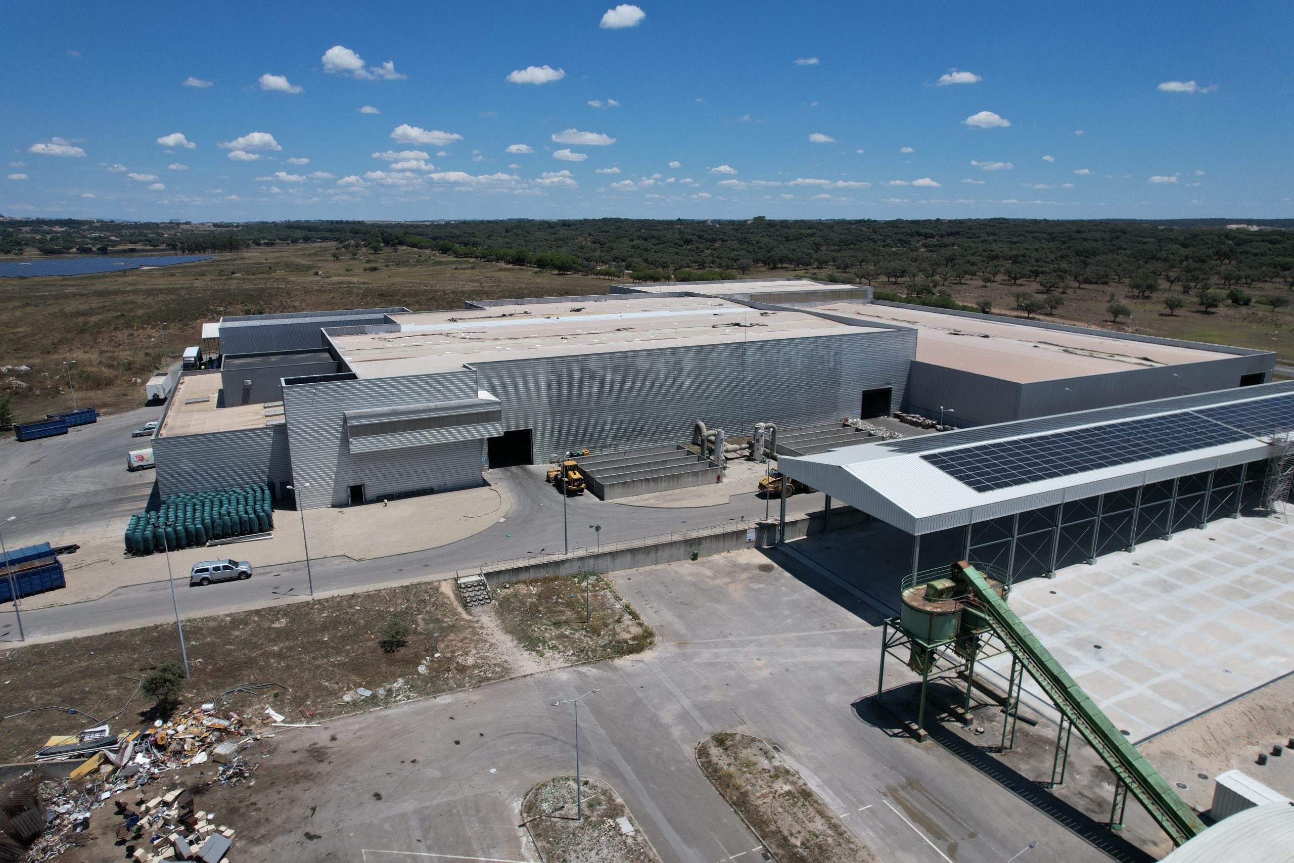 O Parque de Gestão Ambiental da Gesamb é o centro nevrálgico do sistema intermunicipal de resíduos urbanos, onde são rececionados, triados, tratados, valorizados e eliminados os resíduos urbanos provenientes destes municípios. Entram anualmente cerca de 80/90 mil toneladas de resíduos nas instalações de Évora.